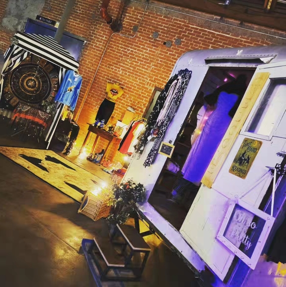 Meet your Posher, Alisha - Picture 5 of 5